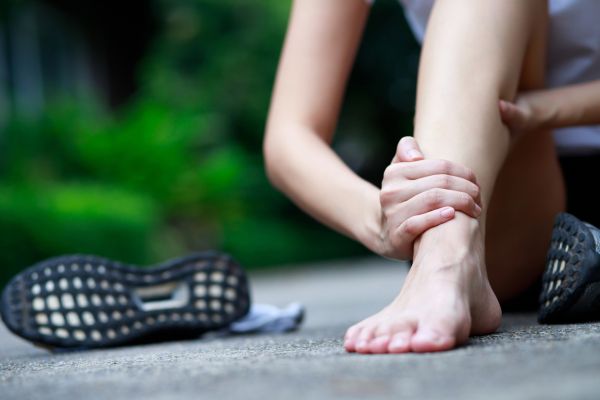 douleur sur le coté du pied exterieur